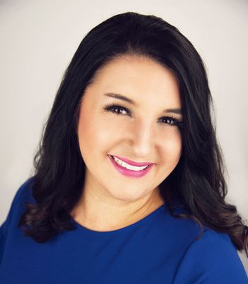 Portrait of Lindsay Taylor, Realtor®.